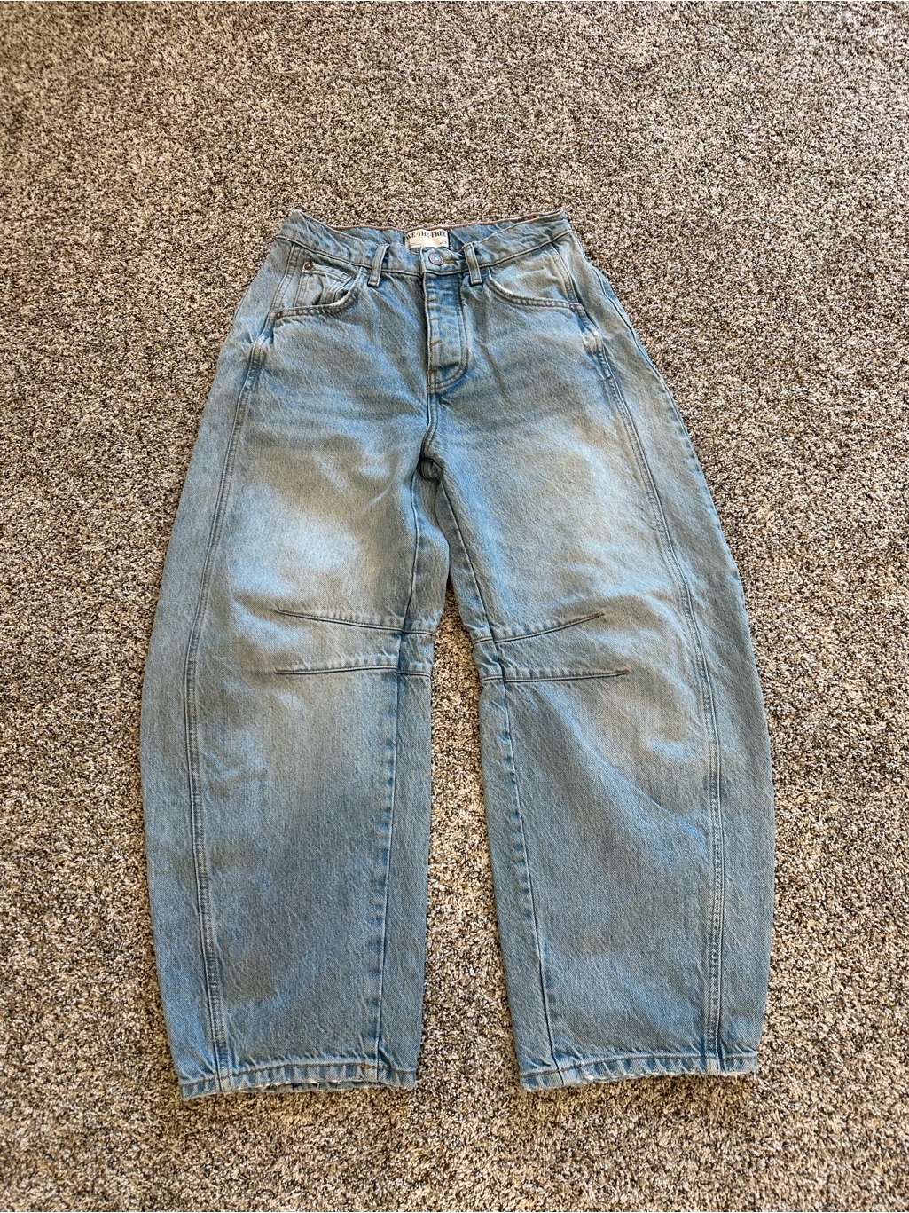 We The Free. Free People. Good Luck Barrel Jeans. Size 24.
